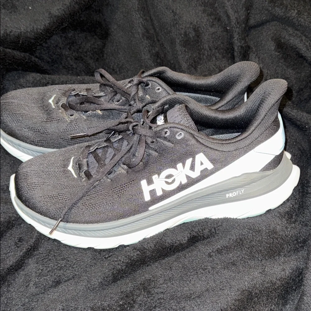 Hoka One One Mach 4 | Black & Dark Shadow | Size 10D like New condition.